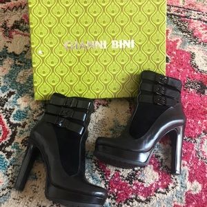 Gianni Bini Xena platform booties